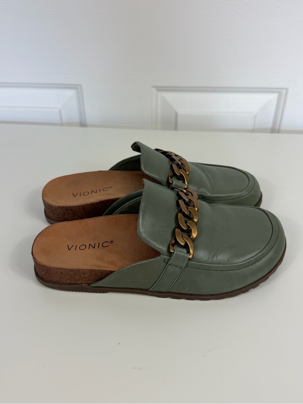 Vionic Leather Joyful Georgie Slip On Mules w/arch support Women’s size 8